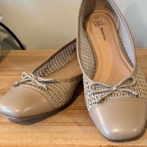 Time and Tru Women's Beige Woven Flats